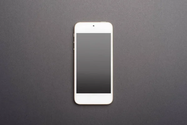 黑色背景的白色智能手机模型 — 图库照片