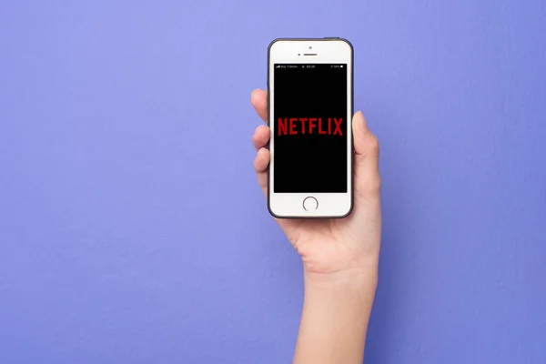 Bangkok Thailand June 2020 Woman Hand Holding Smart Phone Netflix — Stock Photo, Image