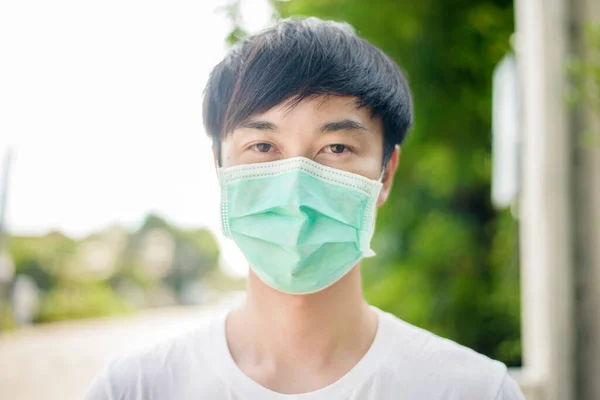 Junger Asiate Trägt Gesichtsmaske City — Stockfoto