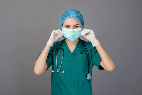 Young Confident Woman Doctor Green Scrubs Wearing Surgical Mask Grey — Stock Photo, Image