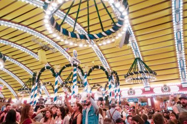 Münih, Almanya; 7 Ekim 2019. Almanya 'nın Münih kentinde geleneksel olarak popüler olan Ekim festivali 