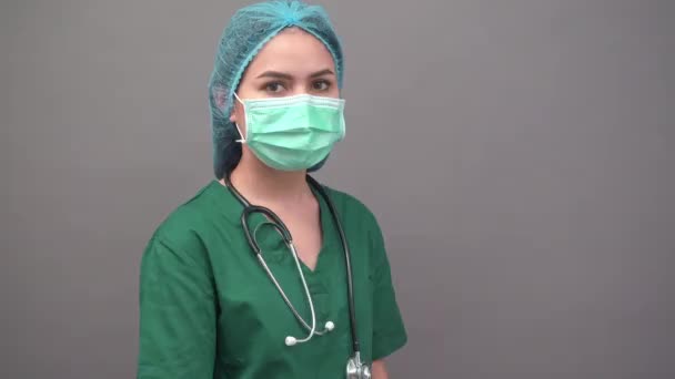 Portrait Young Woman Doctor Uniform Green Scrubs Confident Gray Background — Stock Video
