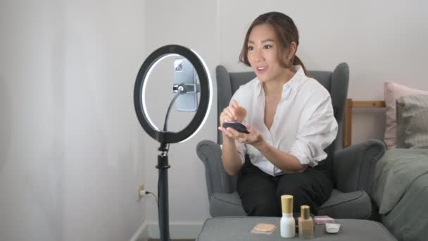 Piękny Azjatycki Makijaż Blogger Jest Streaming Żywo Jak Uroda Makijaż — Wideo stockowe