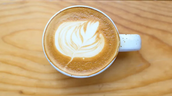 Uma Xícara Arte Quente Latte Mesa Madeira — Fotografia de Stock