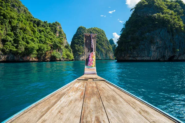 Blick Auf Das Traditionelle Thailändische Langschwanzboot Über Klares Meer Und — Stockfoto