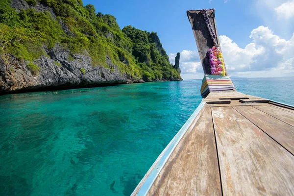 Vue Sur Thai Traditionnel Longtail Bateau Dessus Mer Claire Ciel — Photo