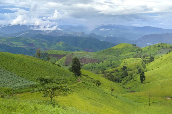 Hermosa Vista Verde Montaña Temporada Lluvias Clima Tropical —  Fotos de Stock