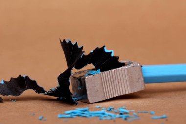 kalemtıraş, kalem ve talaşı