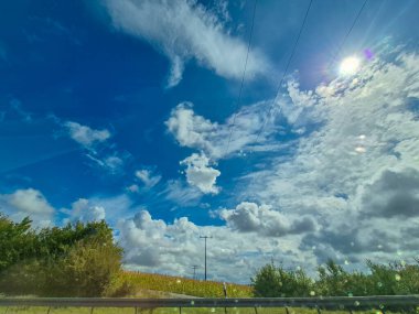 Güzel mavi desenli bulutlu gökyüzü manzarası. Yüksek kalite fotoğraf