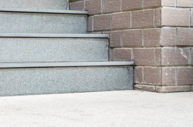 Binanın içinde ön güzel taş merdiven