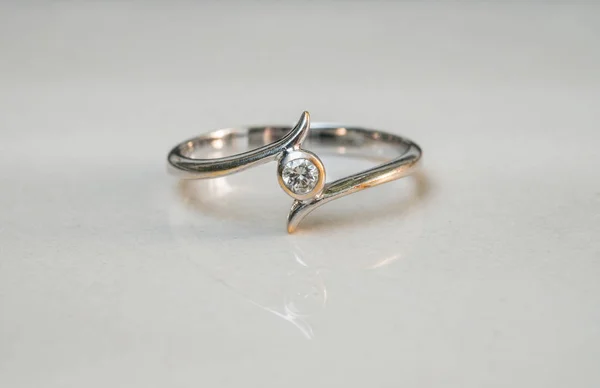 Vértes Régi Gyémánt Gyűrű Homályos Márvány Padló Háttér — Stock Fotó