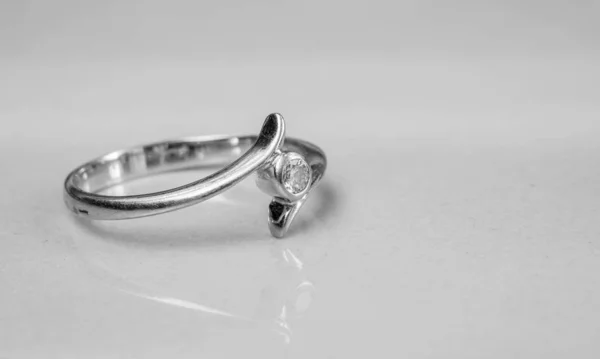 Closeup old diamond ring on blurred marble floor background in b — Stock Photo, Image