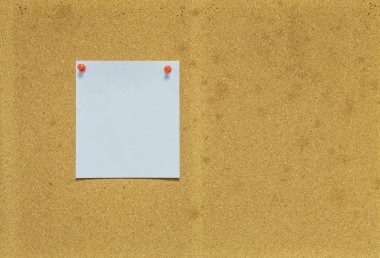 Haber arka plan için mantar panosunda kağıt