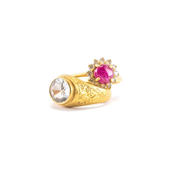 Gyönyörű Kavicsos Gyűrű Vértes Elszigetelt Fehér Alapon — Stock Fotó