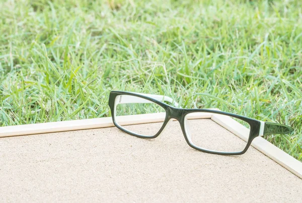 Gafas Primer Plano Sobre Fondo Corcho — Foto de Stock