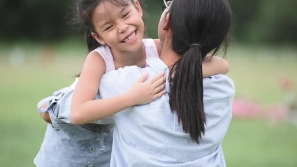 Asian Girl Running Her Mom Who Hugs Her Affection — Stock Video