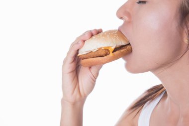 Lokanta burger Isolated beyaz arka plan üzerinde yeme Asya kadın siyah saç portresi yüz kadar kapatın