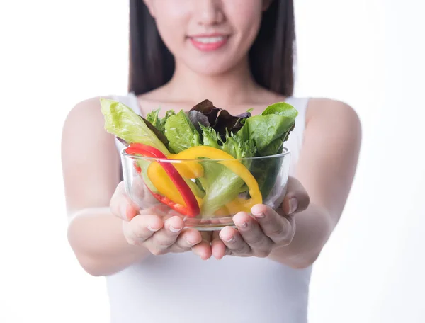 白い背景の上の分離されたサラダ健康なアジアの女性 健康的なライフ スタイル緑素食 — ストック写真