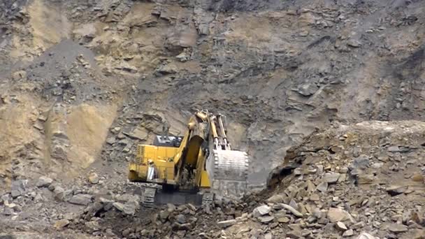 Hydraulic Excavator Loads Blasted Rock Belaz — Stock Video