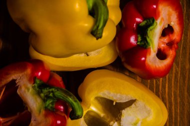 Tahtada taze biber..