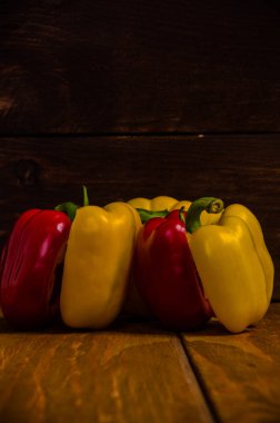 Tahtada taze biber..