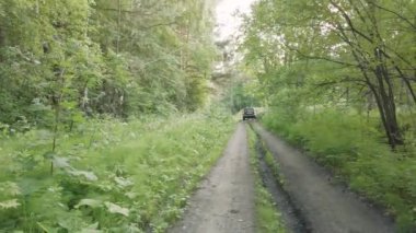 Helikopter kalın yeşil çalıların içine uçtu. Başarısız uçuş. İHA 'nın yere çakılma testi