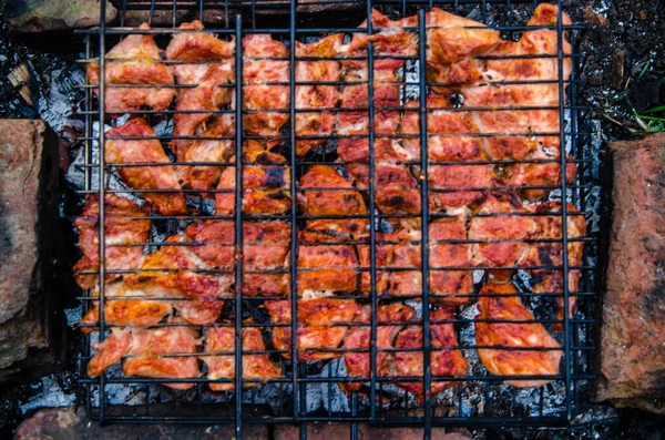 Barbecue Preparato Sulla Griglia Fumo Dal Fuoco — Foto Stock