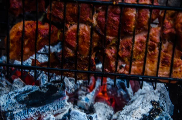 Churrasco Preparado Grelha Fumaça Fogo — Fotografia de Stock