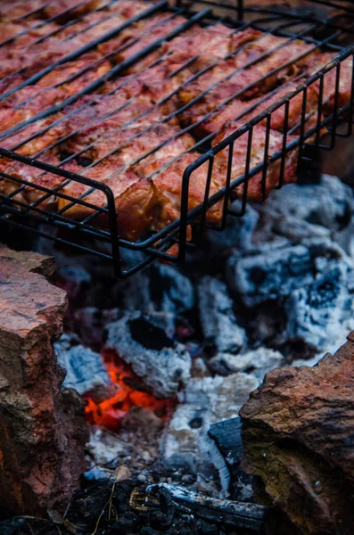 Grill Jest Przygotowany Grillu Dym Ognia — Zdjęcie stockowe