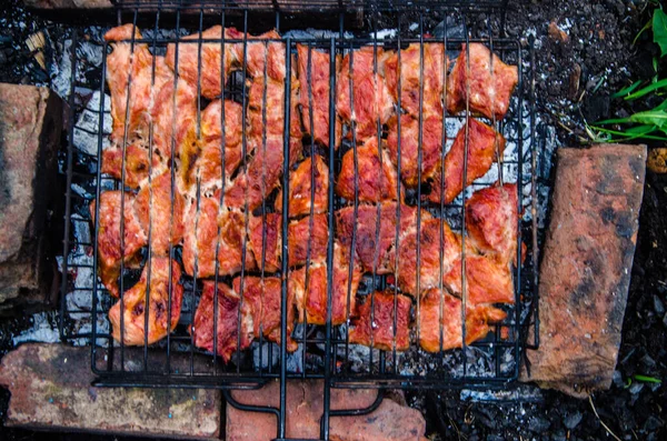 Churrasco Preparado Grelha Fumaça Fogo — Fotografia de Stock