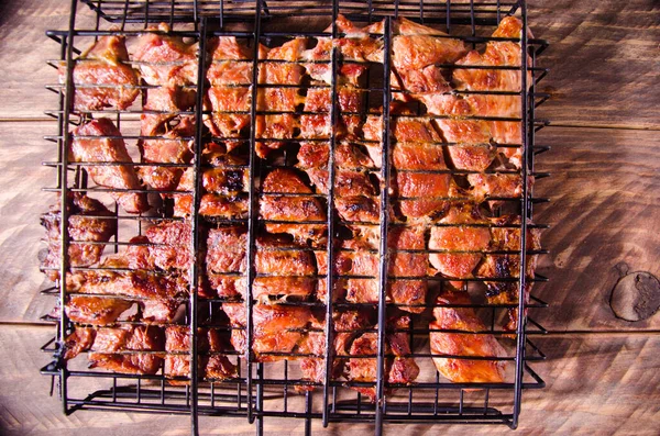 Barbecue Sulla Griglia Delicious Shish Kebab Tavole Legno — Foto Stock