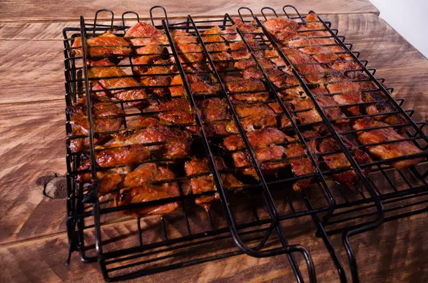 Barbecue Sulla Griglia Delicious Shish Kebab Tavole Legno — Foto Stock