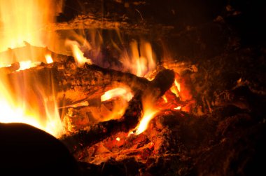 Közler parke bir ateşte yanar..