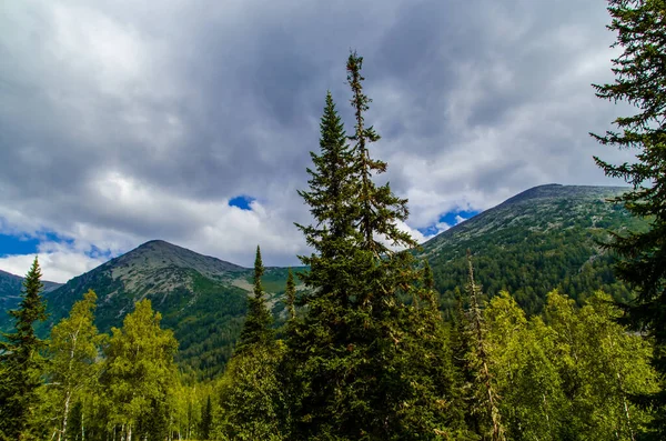 Vue Haute Montagne Nuages Dans Ciel — Photo