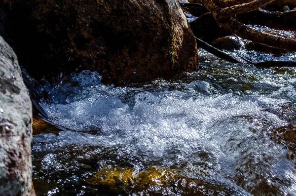 Seta Acqua Fiume Montagna Rocciosa Estiva Fiume Montagna — Foto Stock