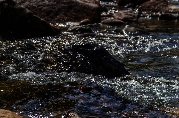 Létě Kamenitá Hora Řeka Vodní Hedvábí Horská Řeka — Stock fotografie