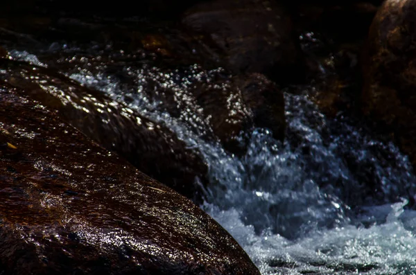 Soie Eau Rivière Montagne Rocheuse Été Rivière Montagne — Photo