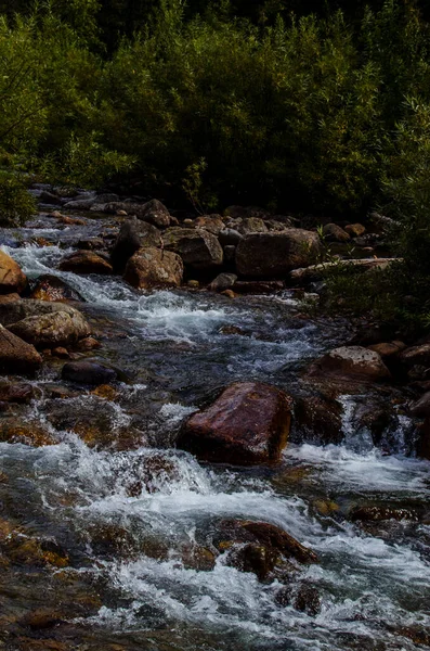 Летом Каменистый Горный Речной Шелк Гора — стоковое фото
