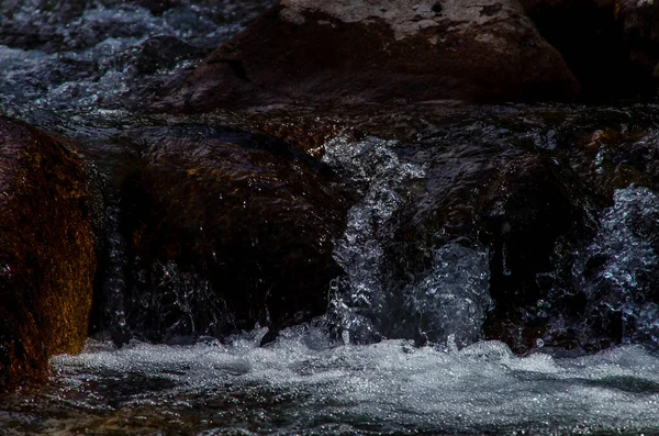 Soie Eau Rivière Montagne Rocheuse Été Rivière Montagne — Photo