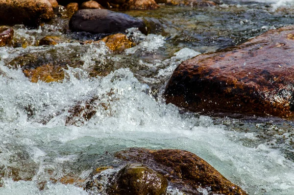 Seta Acqua Fiume Montagna Rocciosa Estiva Fiume Montagna — Foto Stock