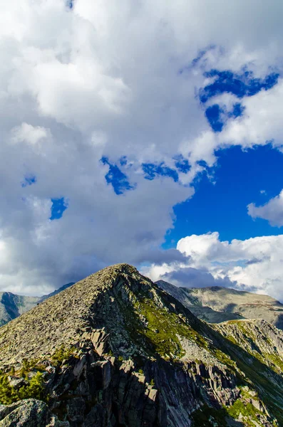 Vue Haute Montagne Nuages Dans Ciel — Photo