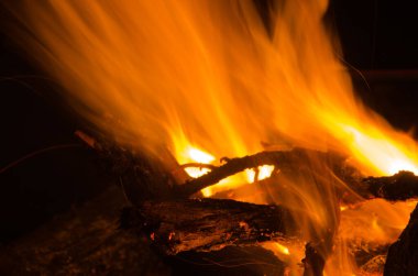 Közler parke bir ateşte yanar..