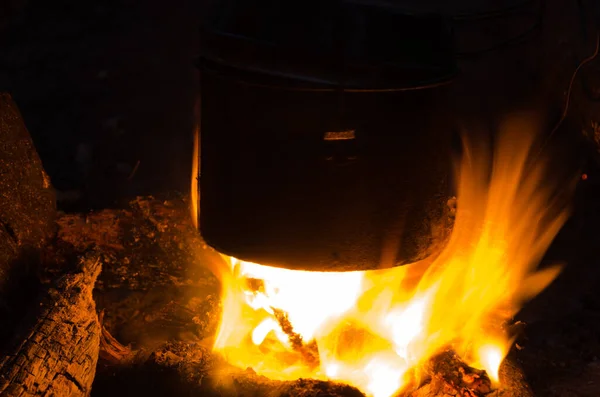 Fire Burns Campaign Pot Tea Fire — Stock Photo, Image