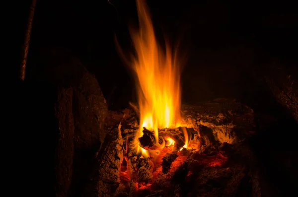 Embers Burn Hardwood Fire — Stock Photo, Image