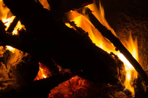 Embers Burn Hardwood Fire — Stock Photo, Image