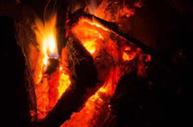 Közler parke bir ateşte yanar..