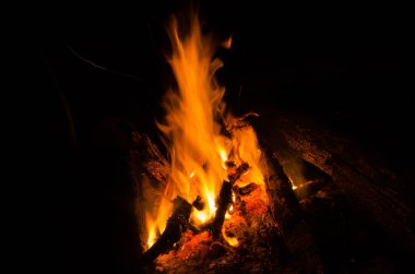 Közler parke bir ateşte yanar..