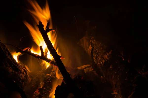 Embers Burn Hardwood Fire — Stock Photo, Image