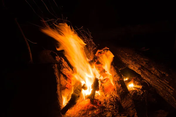 Embers Burn Hardwood Fire — Stock Photo, Image