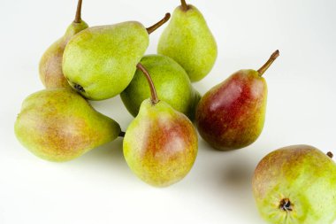 Beyaz arka plan üzerinde izole armut. Metin için yer kopyalayın.